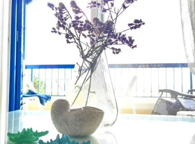 Monicas Amazing Sea View And Pool-view Apartment