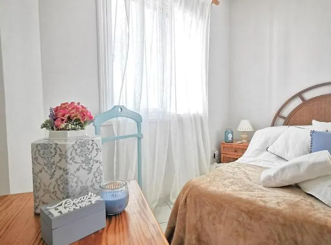 Monicas Amazing Sea View And Pool-view Apartment