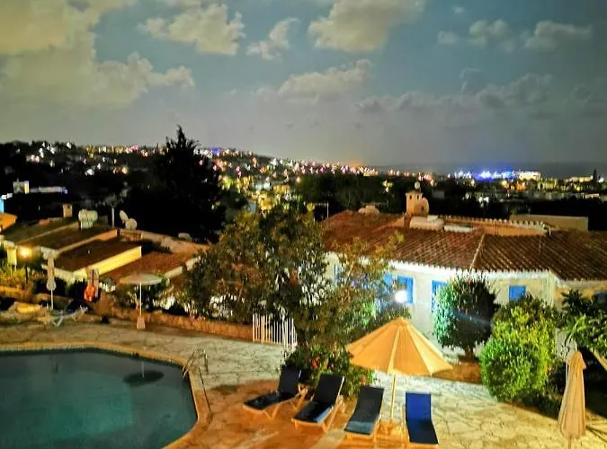 Monicas Amazing Sea View And Pool-view Apartment Klorakas