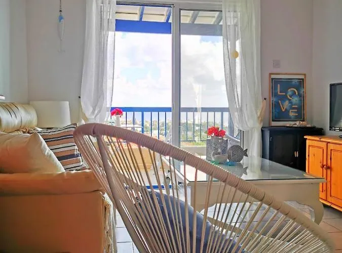 Monicas Amazing Sea View And Pool-view Apartment Klorakas