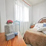 Monicas Amazing Sea View And Pool-view Apartment